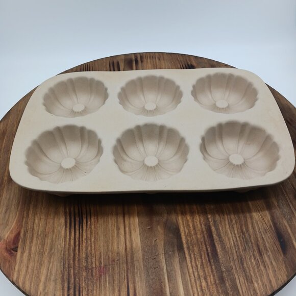 Vintage Pampered Chef Stoneware 6-Cavity Fluted Muffin Pan - Bake Like Grandma - Picture 4 of 8